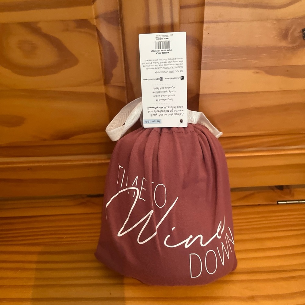 Hello Mello “Time To Wine Down” V-Neck Sleep Shirt in Size 12-16.